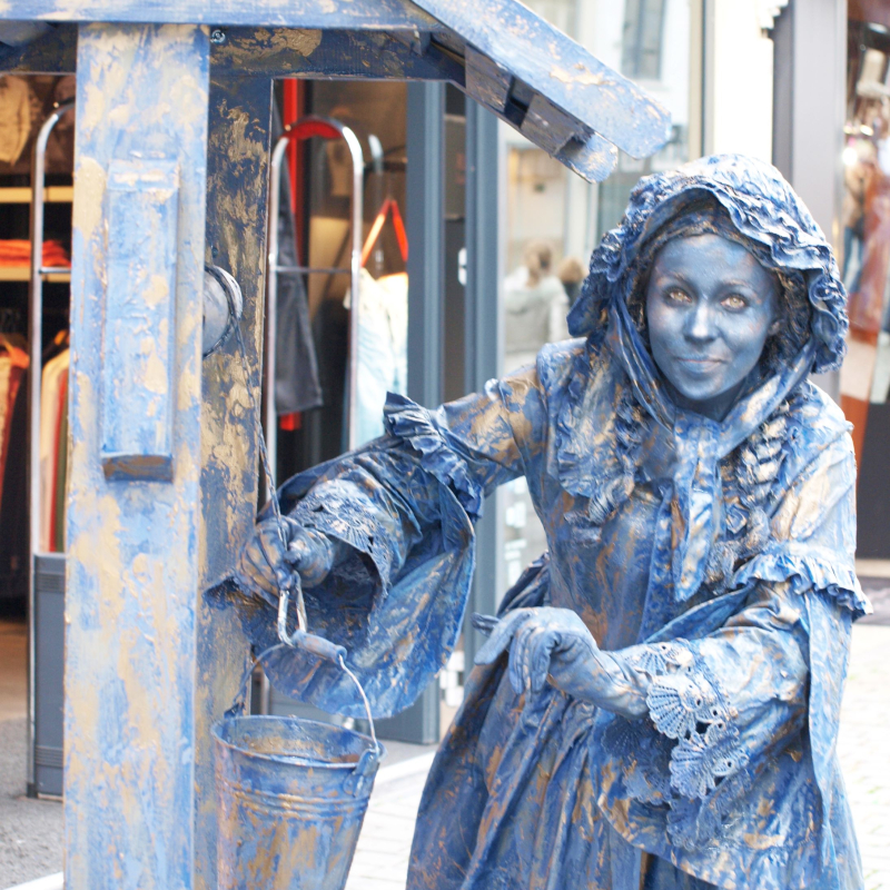 Emmertjes water levend standbeeld
