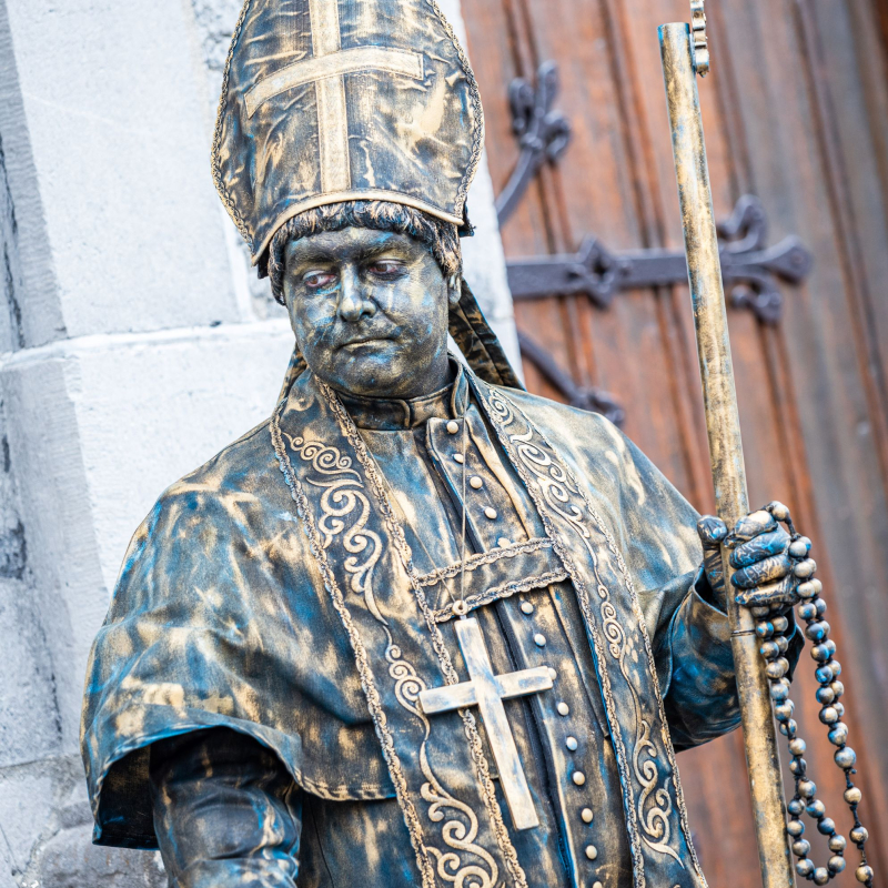Il Cardinale levend standbeeld