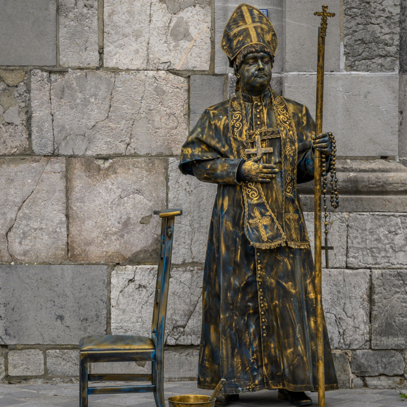 Il Cardinale levend standbeeld