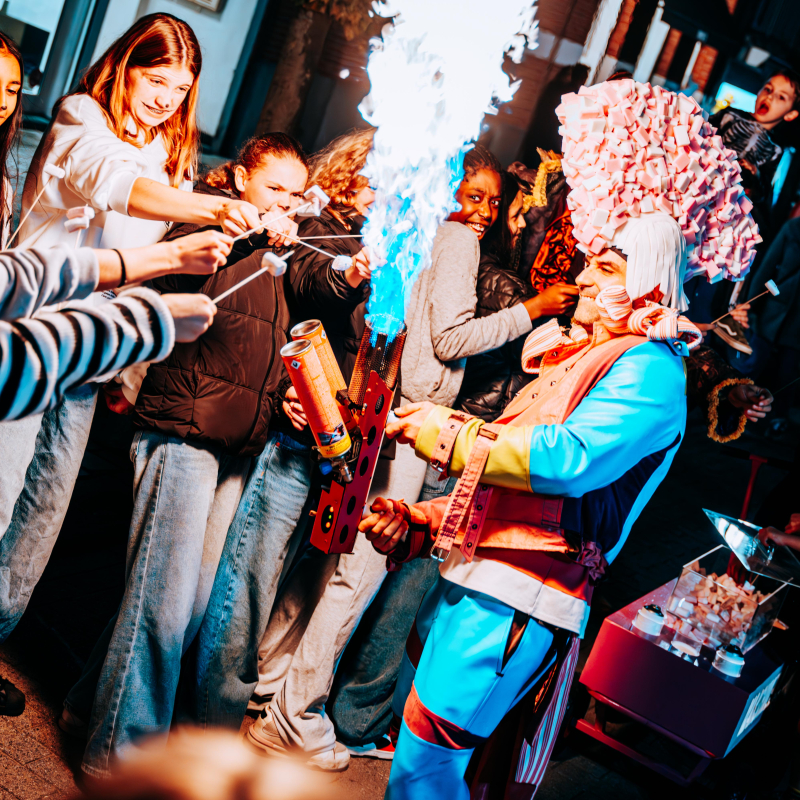 Marshmellows roosteren met vlammenwerper
